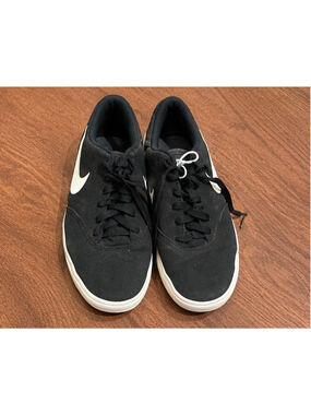 Nike Sneakers Black and White Size 6Y